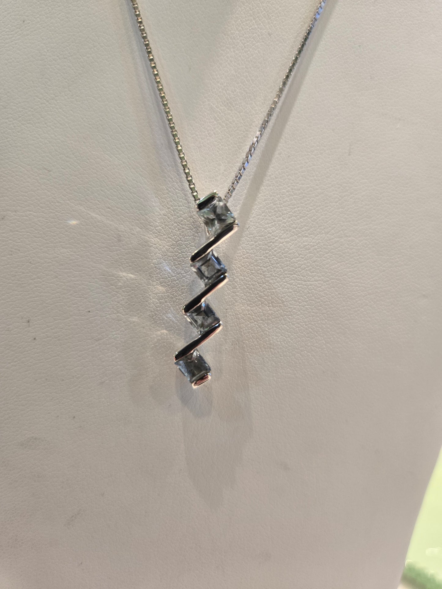 Pendant - P16